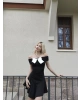 Siyah Madonna Yaka Fiyonk Detay Tasarım Elbise