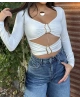 Beyaz Dekolteli Toka Detay Crop