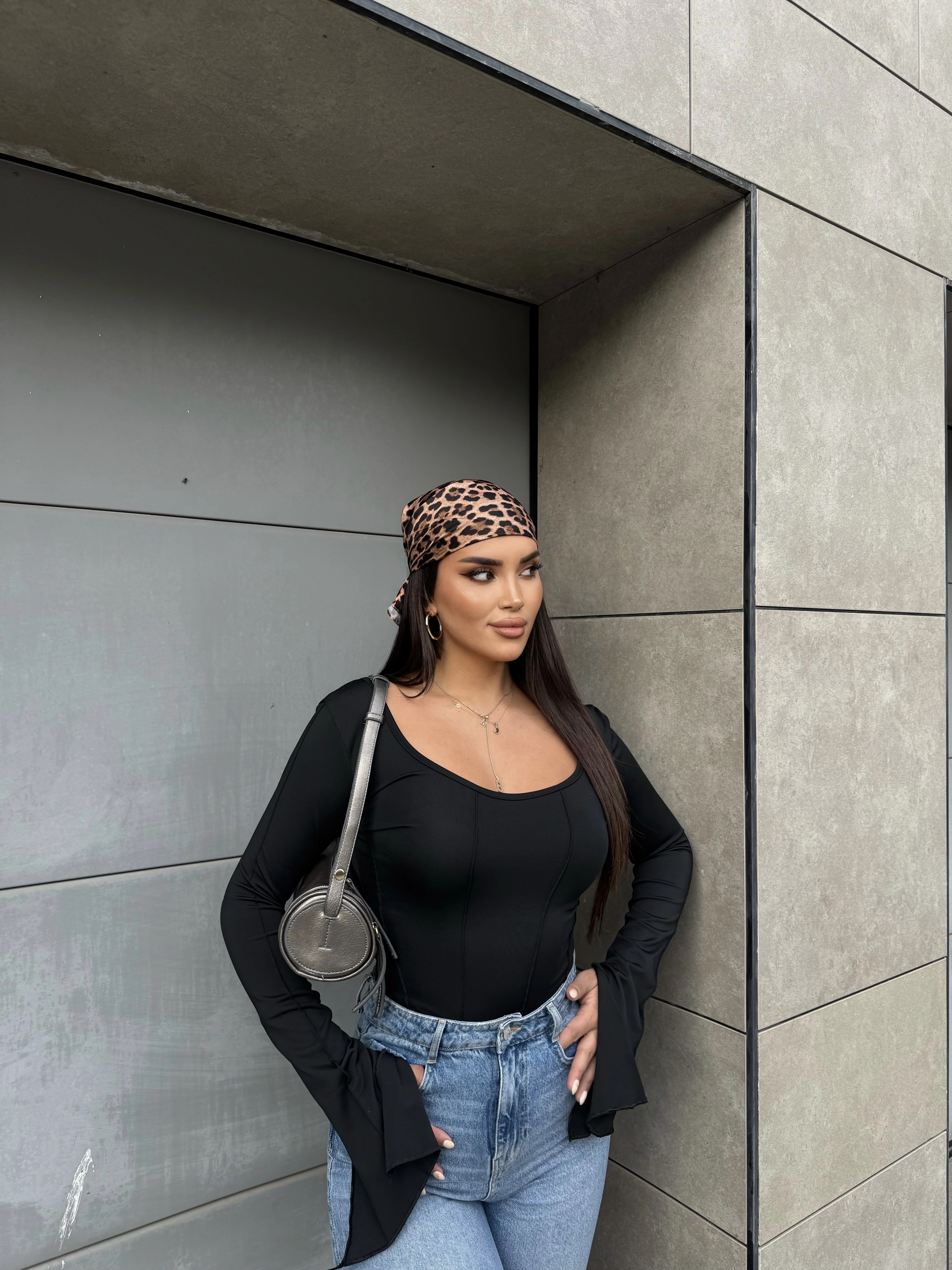 Siyah Sırt Bağlama İspanyol Kol Bluz