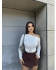 Beyaz Omuz Detay Aksesuarlı Tasarım Crop