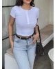 Beyaz Düğme Detay Kısa Kol Crop