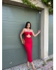 Kırmızı Drapeli Aksesuarlı Uzun Elbise