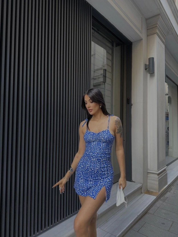 Mavi Omuz Bağlama Detaylı Dijital Baskı Elbise