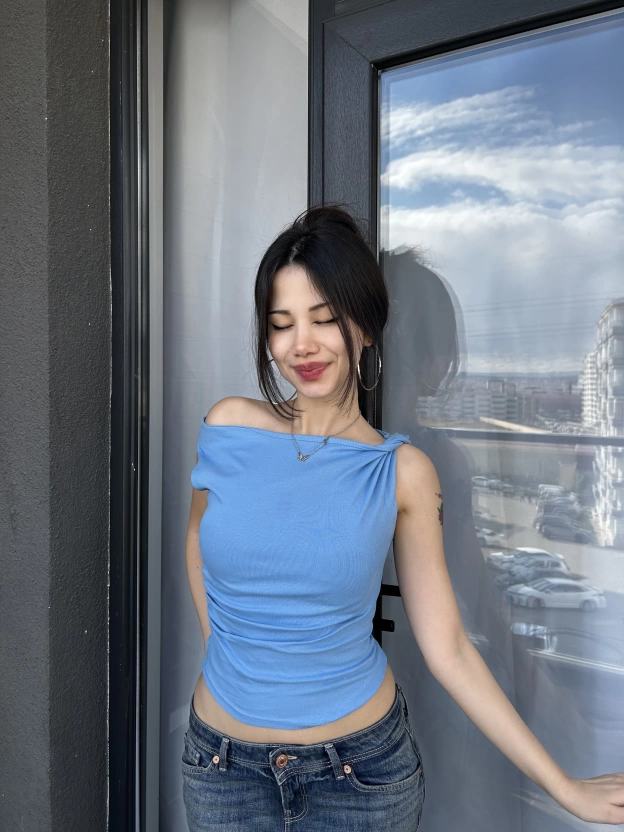 Mavi Omuz Detay Basic Crop