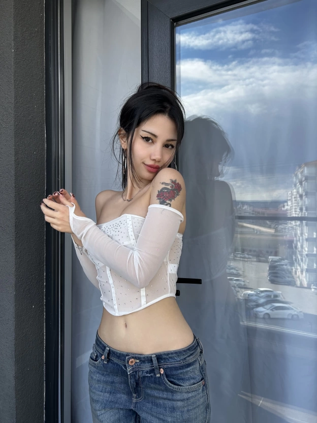 Beyaz Straplez Taşlı Crop