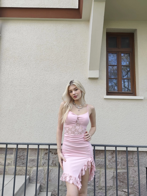 Pembe Büzgü Detay Dantel Elbise