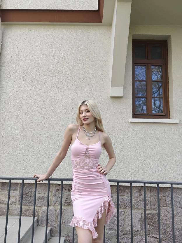 Pembe Büzgü Detay Dantel Elbise