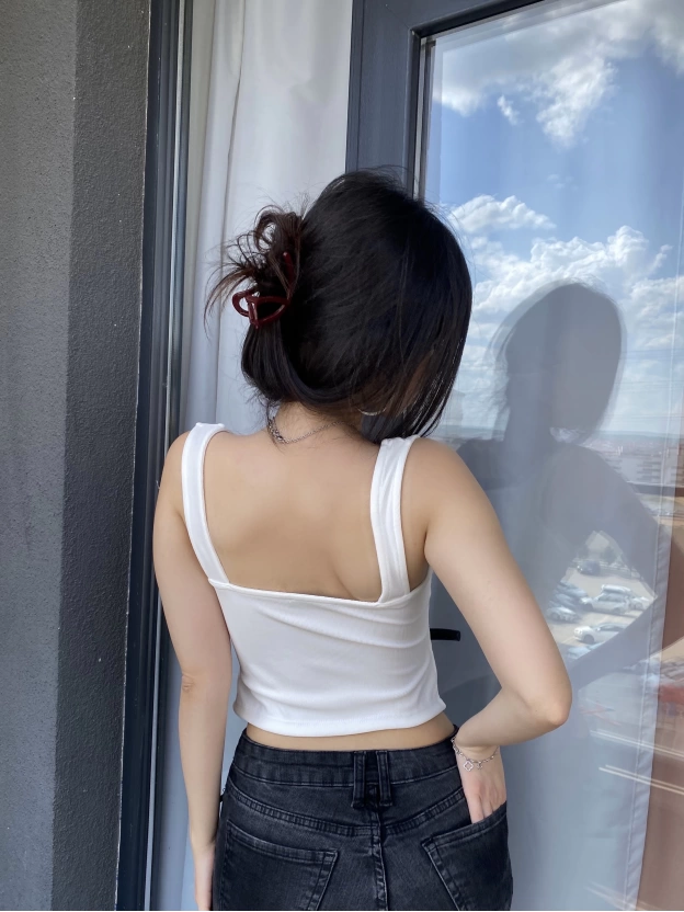 Beyaz Fiyonk Detay Tasarım Crop Bluz