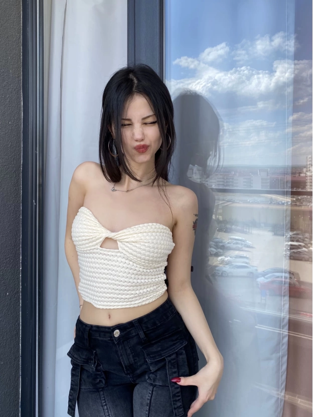 Bej Düğümlü Straplez Crop