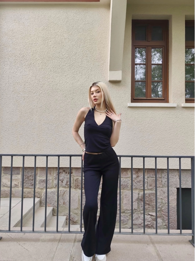 Siyah Boyundan Bağlamalı Bürümcük Alt Üst Takım