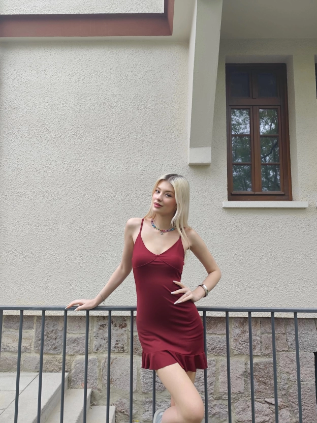 Bordo Askılı Eteği Fırfırlı Mini Elbise