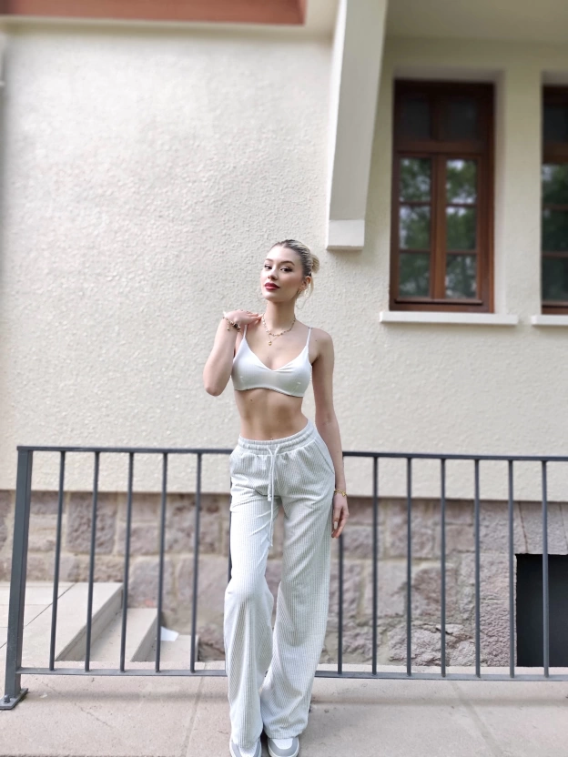 Gri Çizgili Beli Lastikli Pantolon