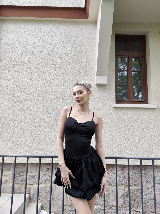 Siyah Askılı Fırfırlı Volan Elbise