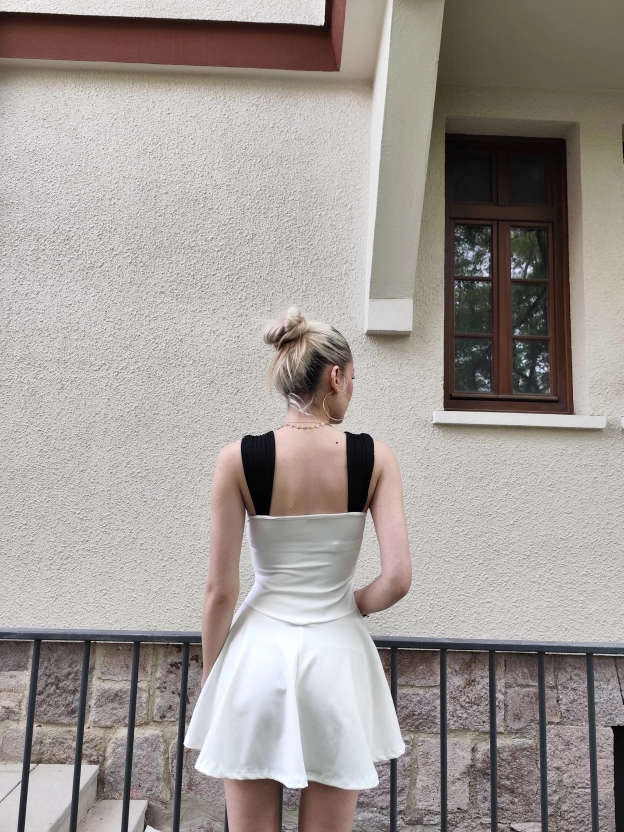 Beyaz Garnili Fiyonk Mini Elbise