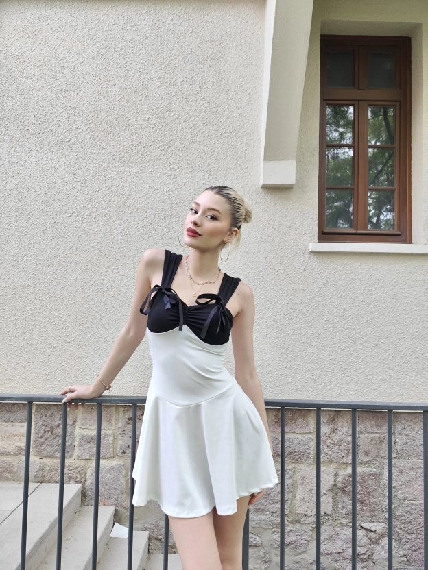 Beyaz Garnili Fiyonk Mini Elbise