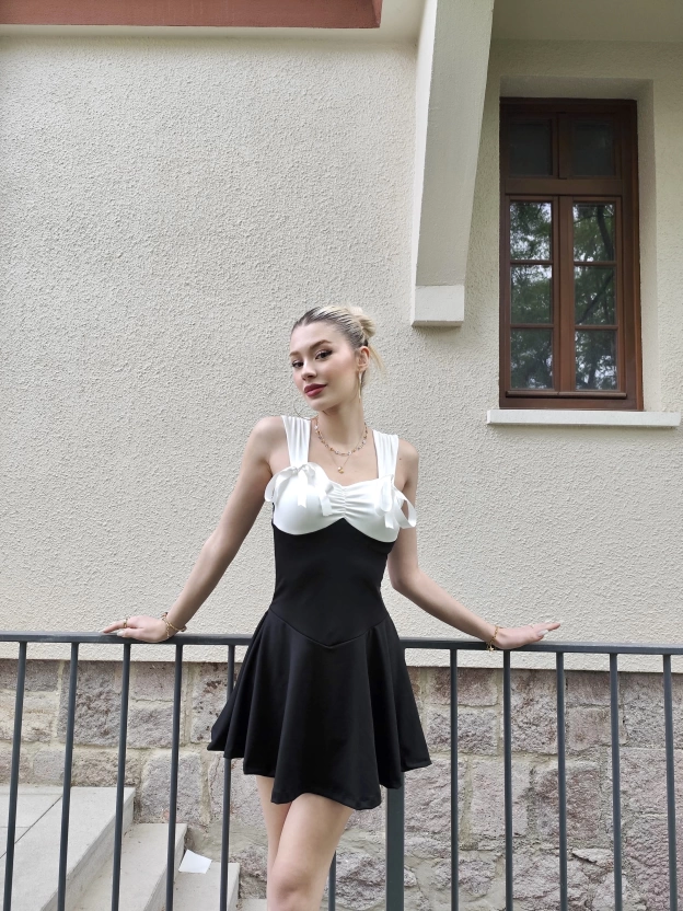 Siyah Garnili Fiyonk Mini Elbise