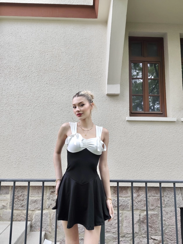 Siyah Garnili Fiyonk Mini Elbise