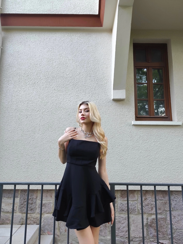 Siyah Askılı Prenses Elbise