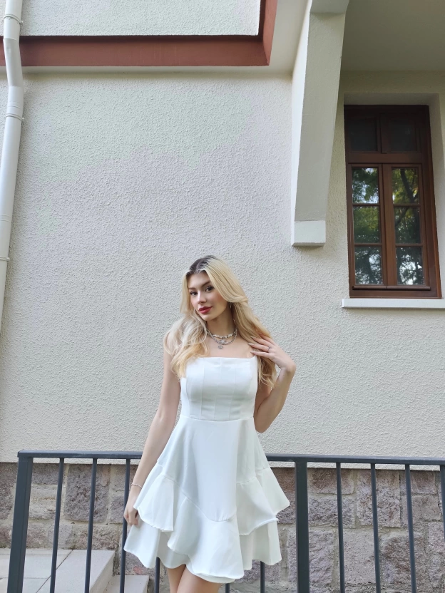 Beyaz Askılı Prenses Elbise