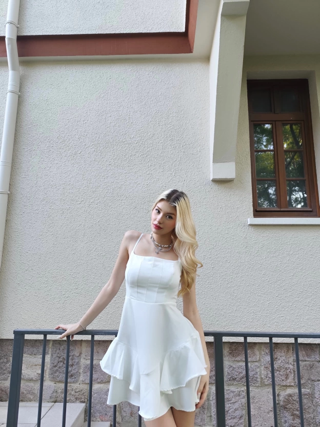 Beyaz Askılı Prenses Elbise