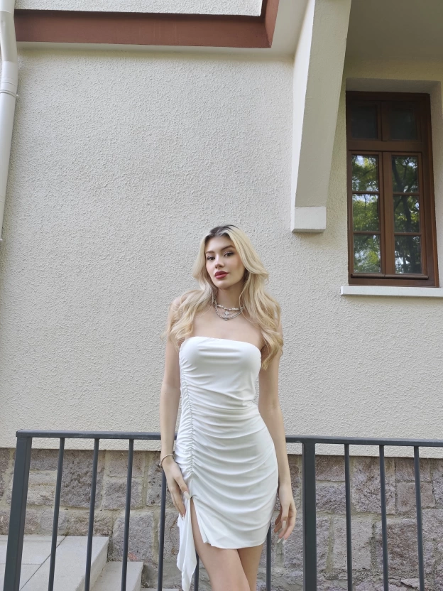 Beyaz Straplez Tasarım Elbise