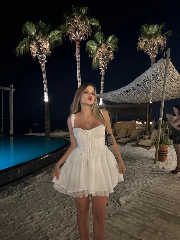 Beyaz Dantel Detay Askılı Prenses Elbise