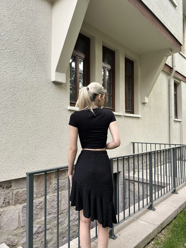 Siyah Asimetrik Bürümcük Etek