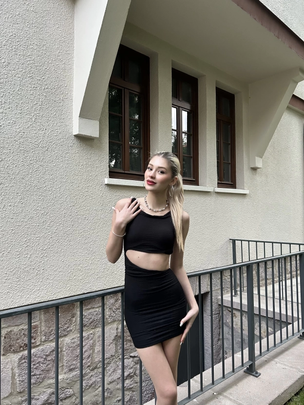 Siyah Bel Dekolteli Mini Elbise