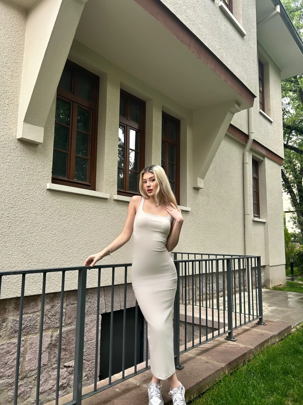 Bej Kare Yaka Uzun Basic Elbise