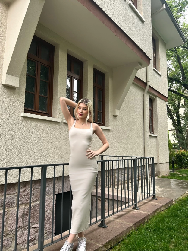 Bej Kare Yaka Uzun Basic Elbise