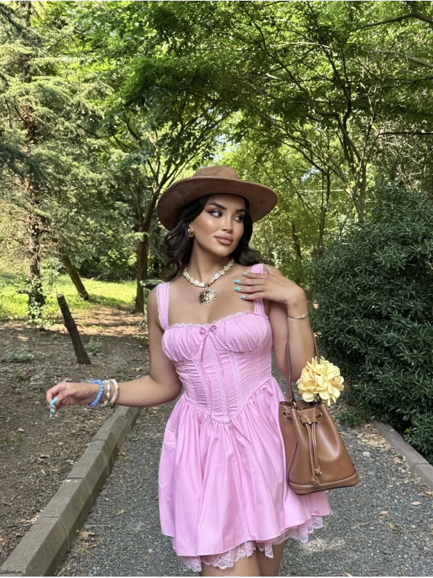 Pembe Dantel Detay Askılı Prenses Elbise