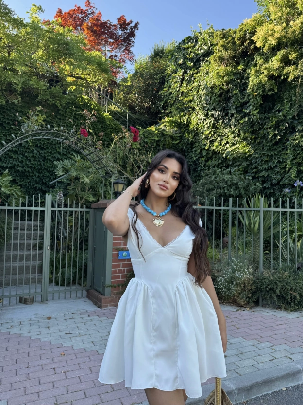 Beyaz Dantel Detay Cepli Elbise
