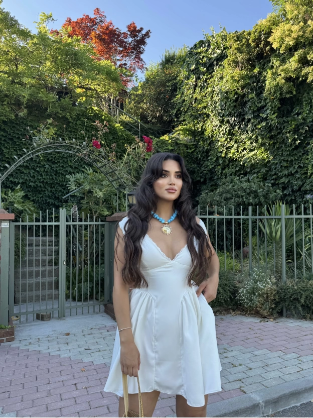 Beyaz Dantel Detay Cepli Elbise