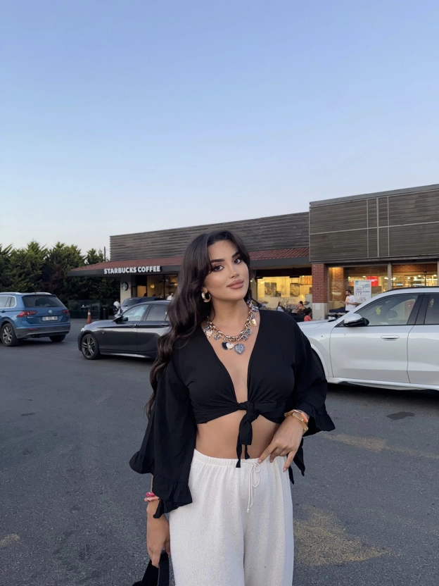 Siyah Bağlamalı Crop Bluz