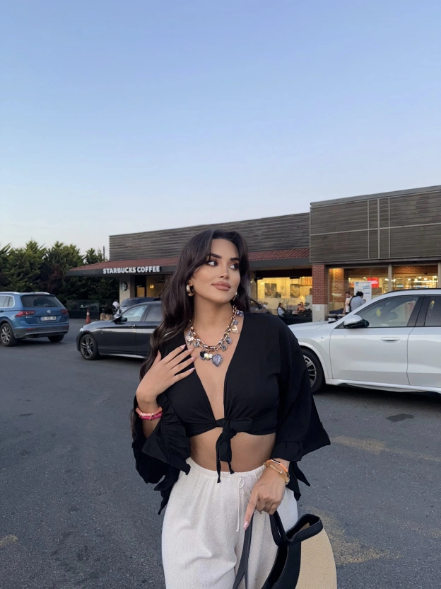 Siyah Bağlamalı Crop Bluz