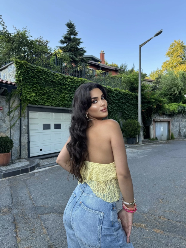 Sarı Boyundan Bağlamalı Dantel Detay Büstiyer