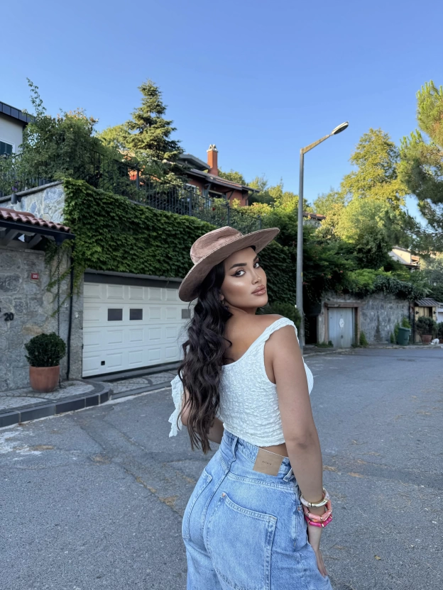 Beyaz Tek Omuz Dantel Detay Crop