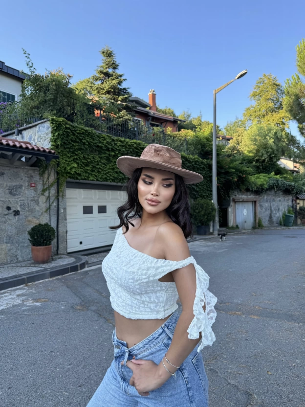 Beyaz Tek Omuz Dantel Detay Crop