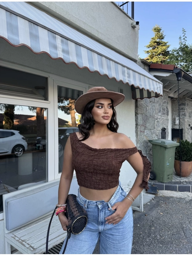 Kahverengi Tek Omuz Dantel Detay Crop