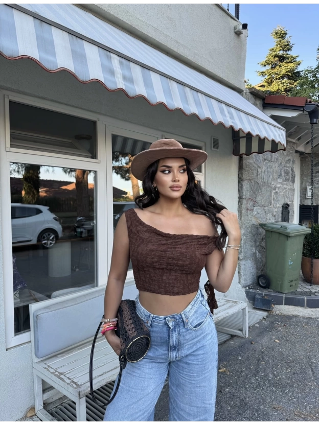 Kahverengi Tek Omuz Dantel Detay Crop