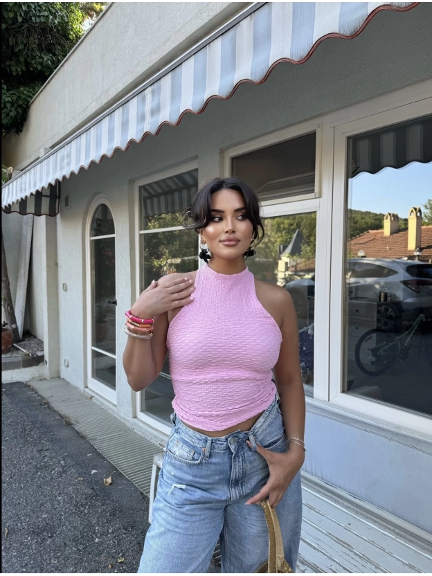 Pembe Boyundan Bağlamalı Sırt Detay Gofre Bluz