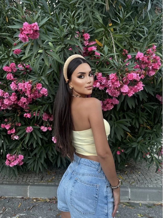 Sarı Straplez Büzgü Detay Crop