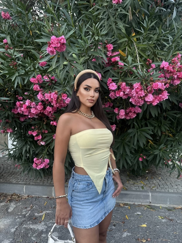 Sarı Straplez Büzgü Detay Crop