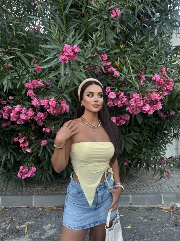 Sarı Straplez Büzgü Detay Crop