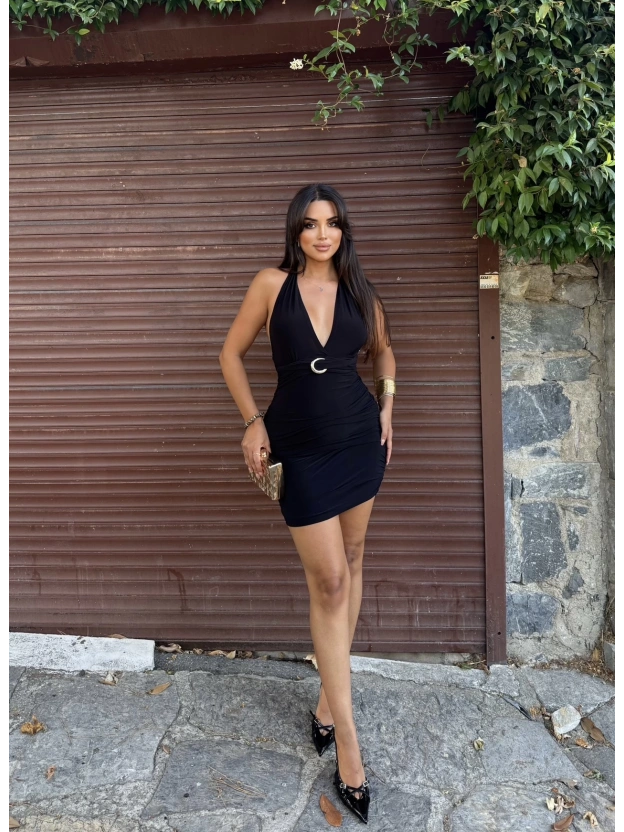Siyah Boyundan Bağlamalı Aksesuarlı Mini Elbise