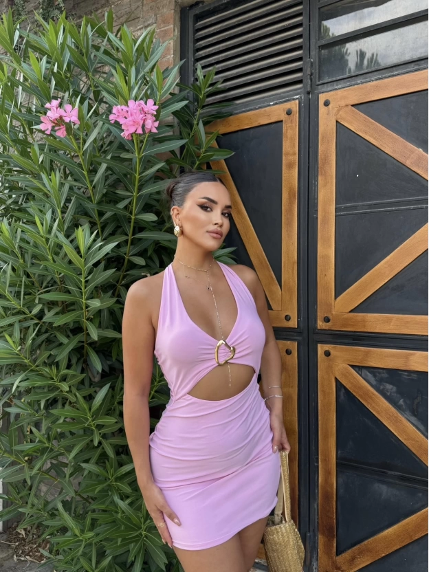 Pembe Boyundan Geçirmeli Tokalı Mini Elbise