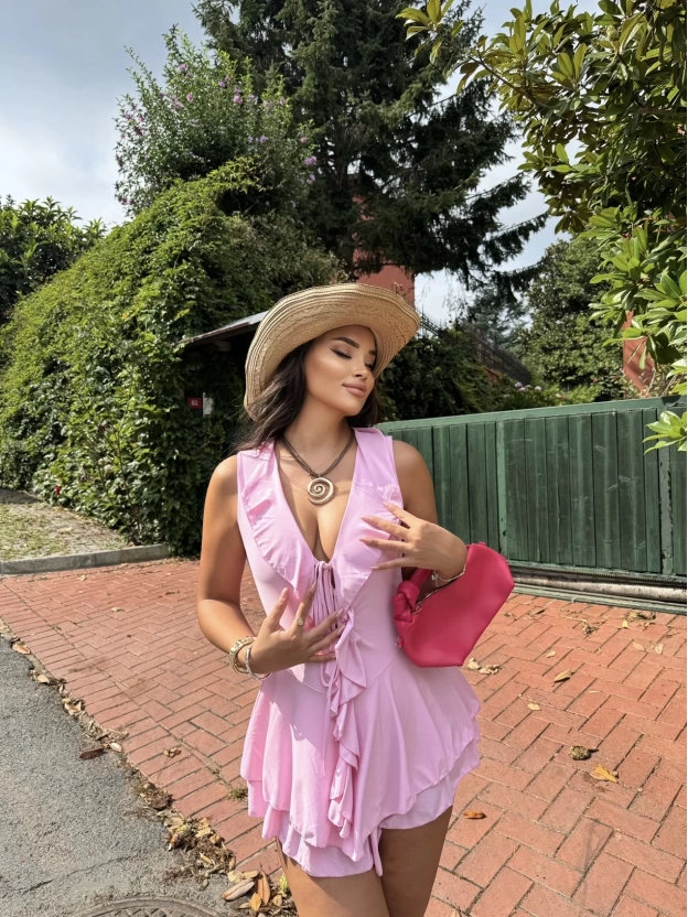 Pembe Şortlu Fırfırlı Mini Elbise