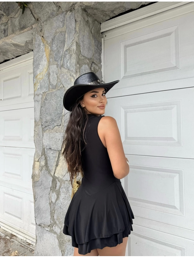 Siyah Şortlu Fırfırlı Mini Elbise