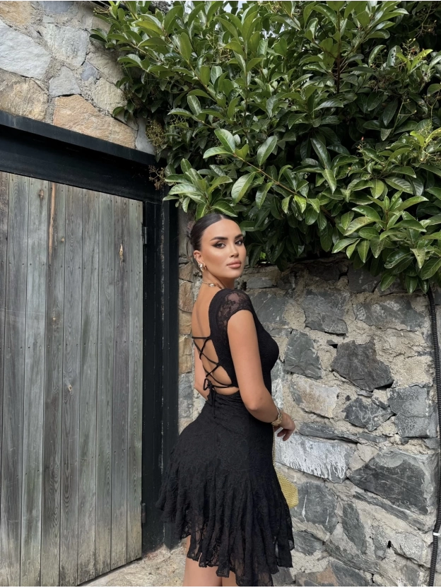 Siyah Sırt Bağlamalı Dantel Mini Elbise