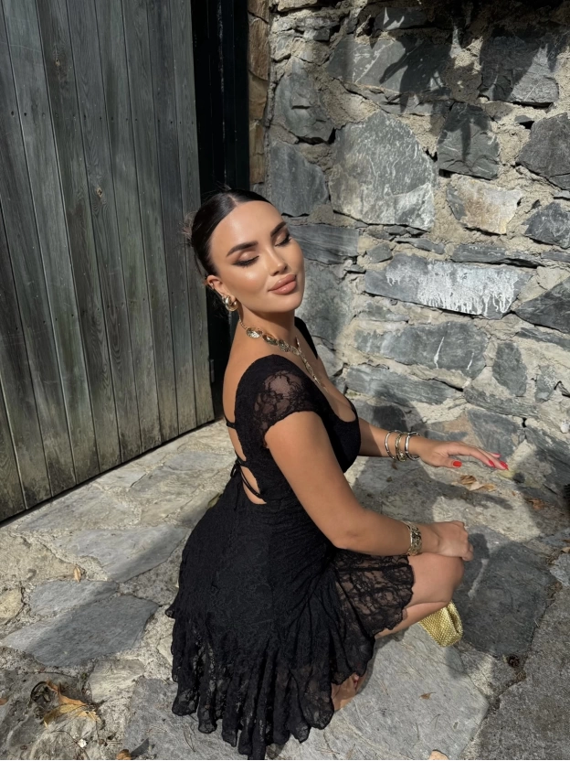 Siyah Sırt Bağlamalı Dantel Mini Elbise
